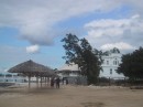 YachtclubCienfuegos1 * Fr die Touristen gemacht: Der Yachtclub an unserer Charterbasis in Cienfuegos. Cubaner haben hier ohne konvertierbare Whrung keinen Zutritt. * 1600 x 1200 * (506KB)
